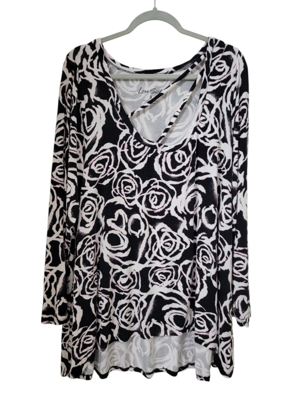 Torrid Lovesick Size 3 (3X) Black & White Strappy Hi-Lo Spray Paint Graphic Top